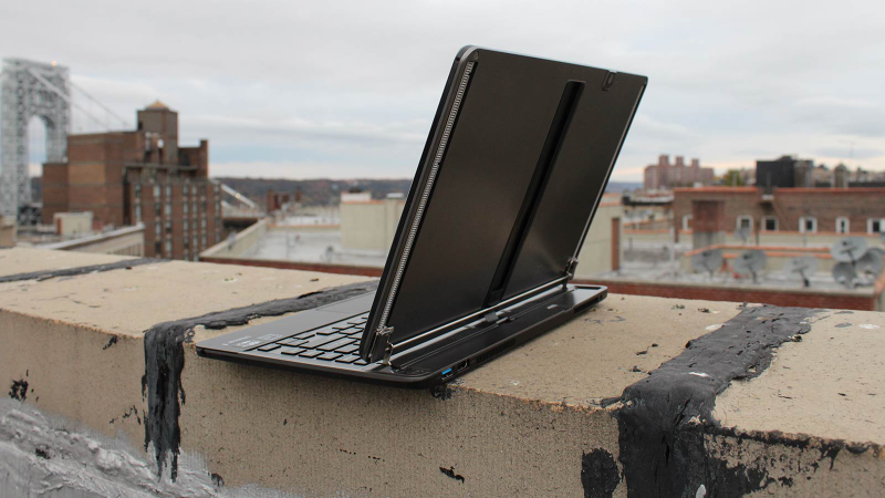 Illustration for article titled Toshiba Satellite U925t Review: Wild Design, Weak Execution